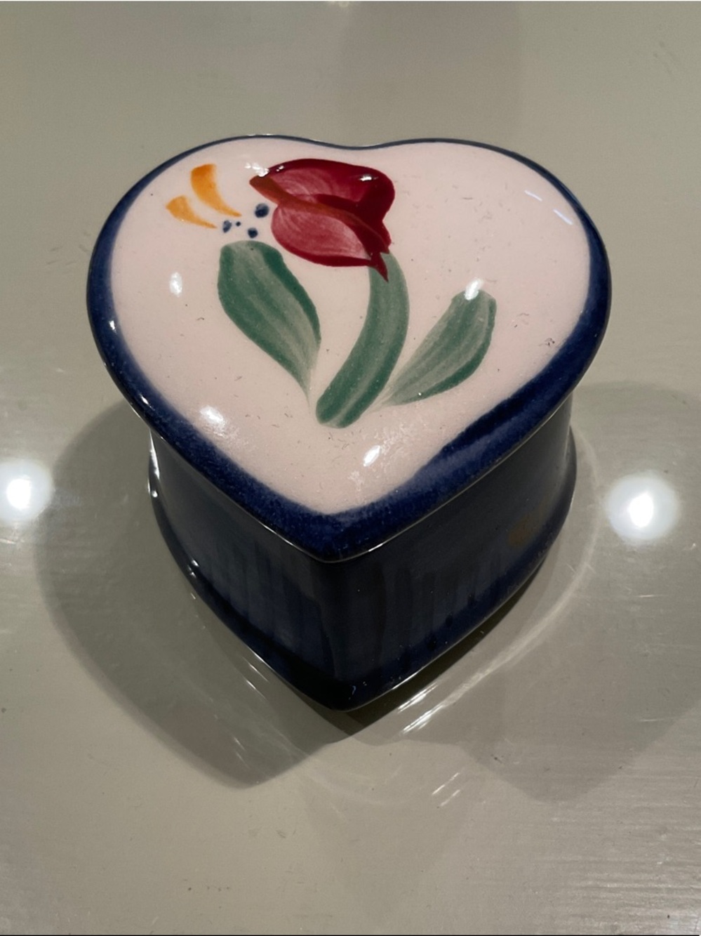 Beautiful Gail Pittman heart shaped ring or keepsake box. Mint condition, lovely